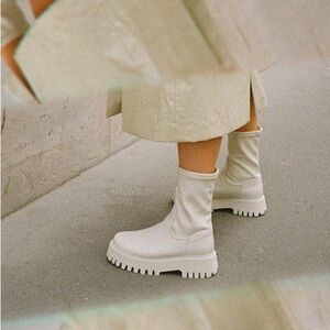 BRONX | Groovy Stretch Winter White Chelsea Boots